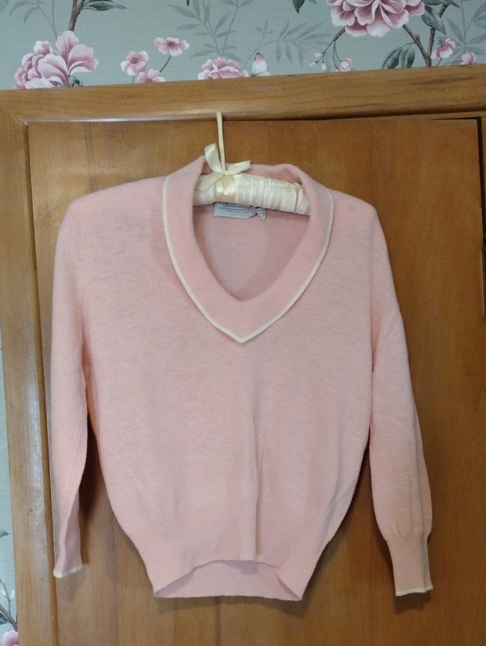 Vintage Soft Pink V-Neck Women's Sweater